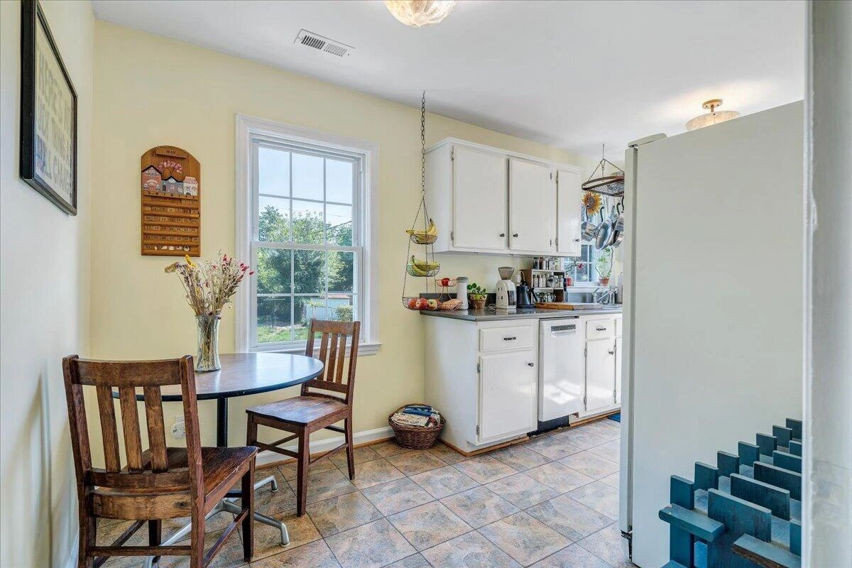 2519 Windsor AVE SW - Photo 11