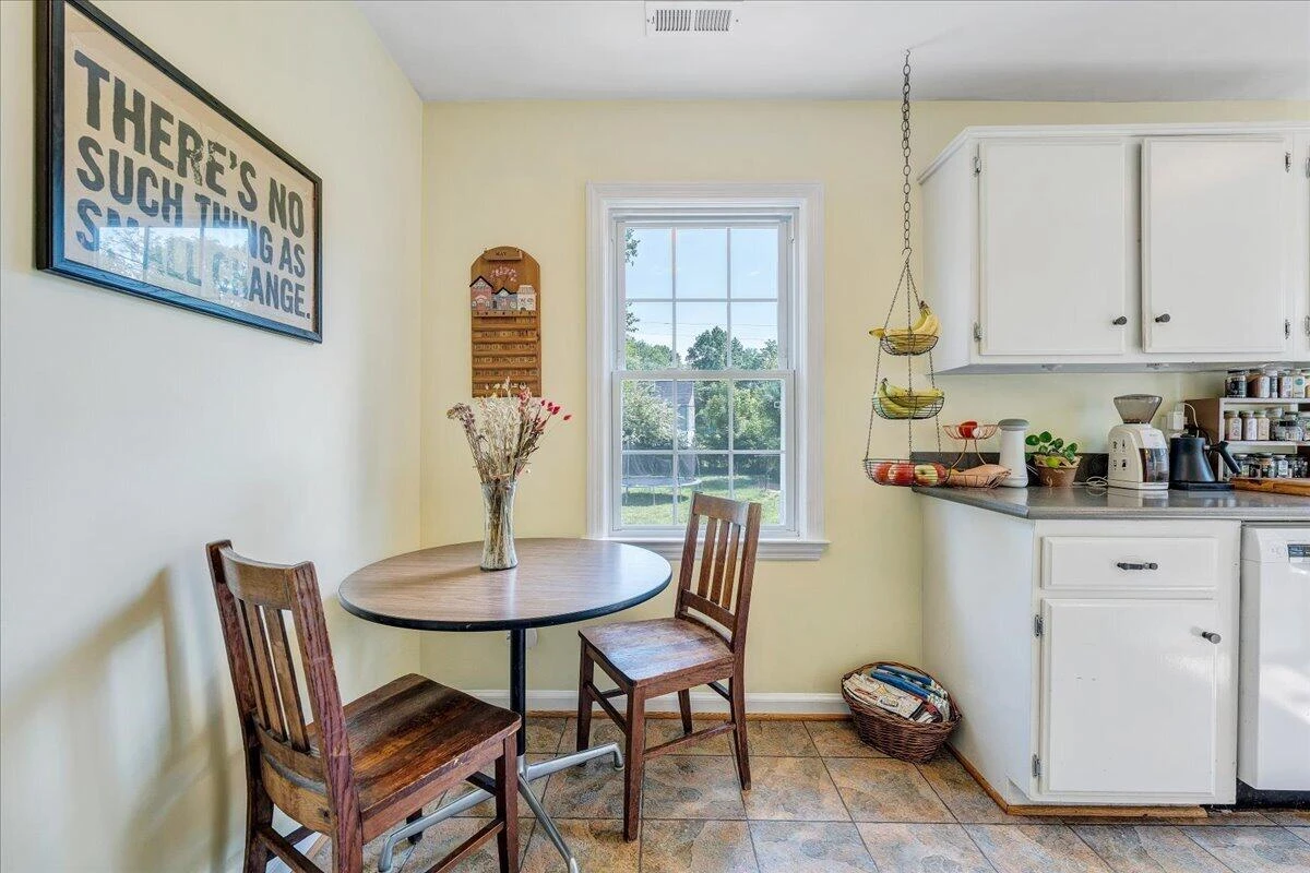 2519 Windsor AVE SW - Photo 12
