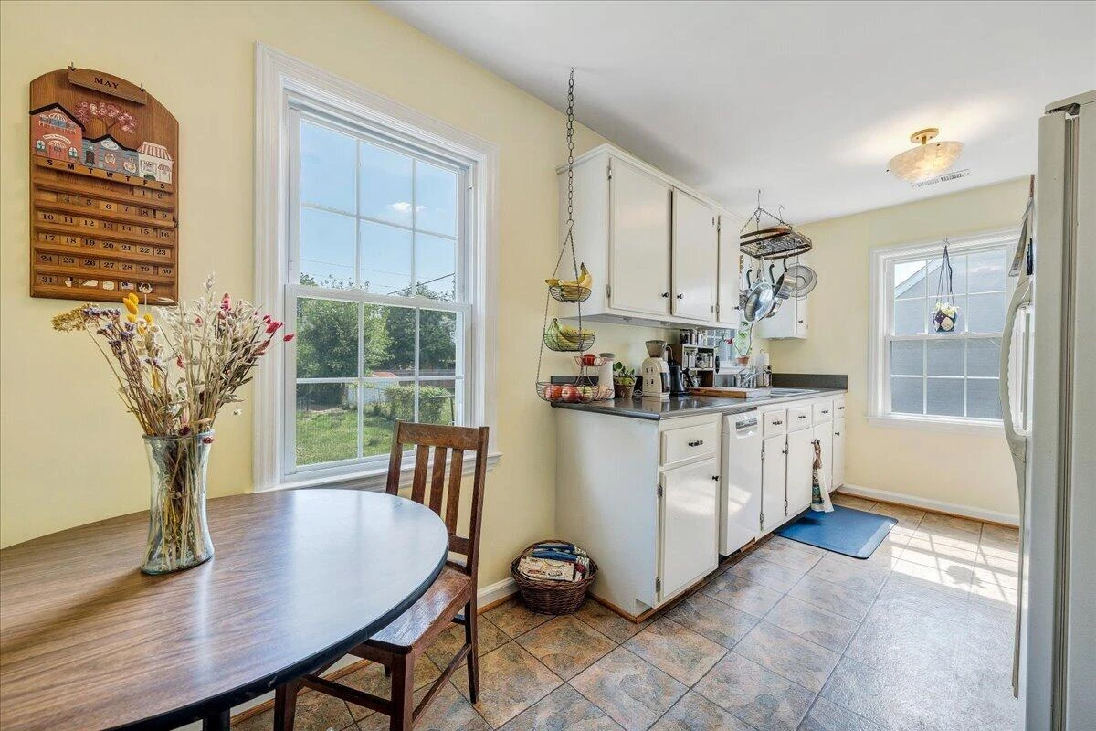 2519 Windsor AVE SW - Photo 13