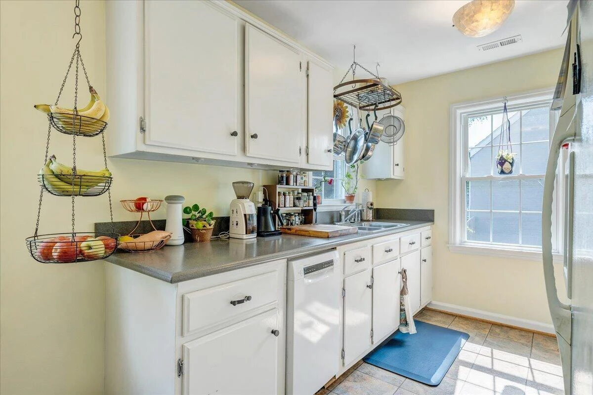2519 Windsor AVE SW - Photo 15