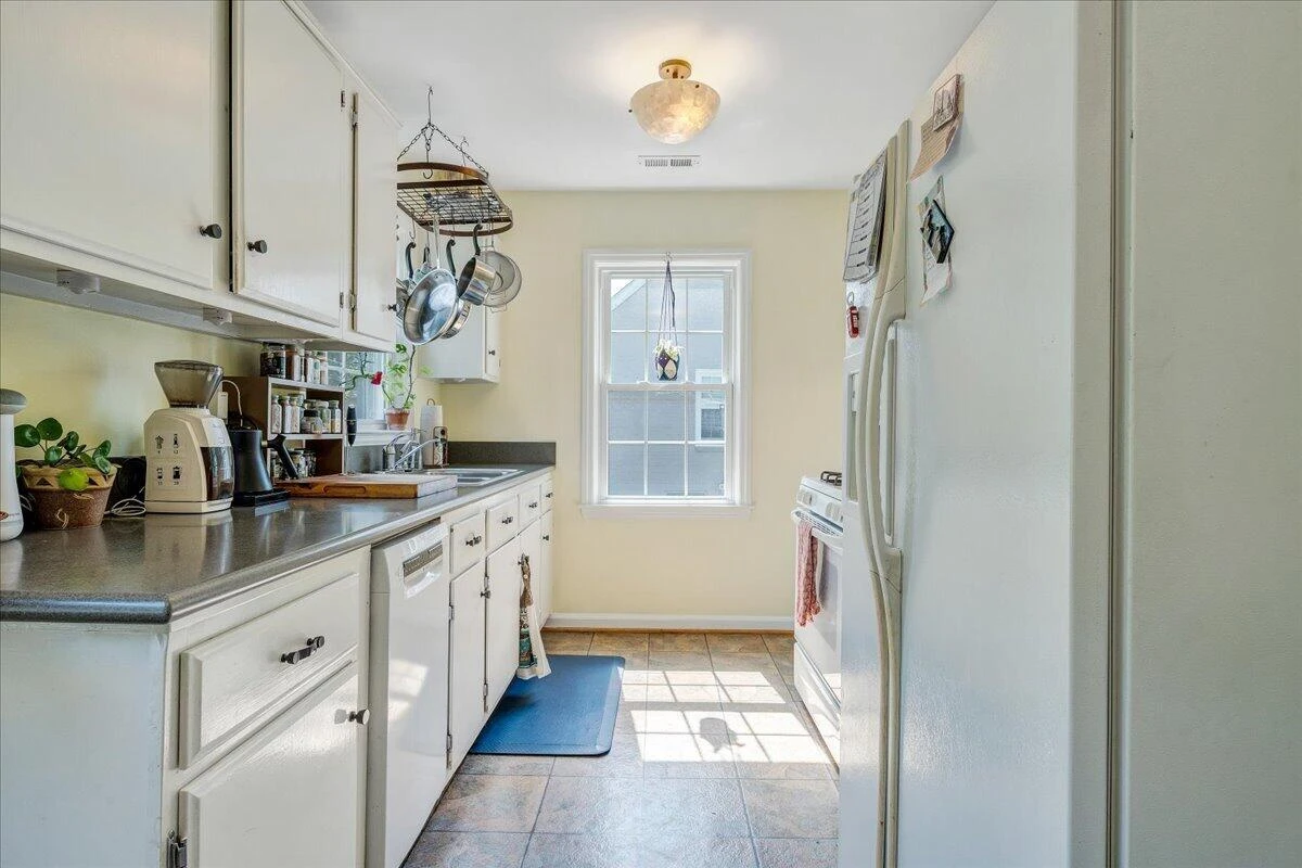2519 Windsor AVE SW - Photo 16