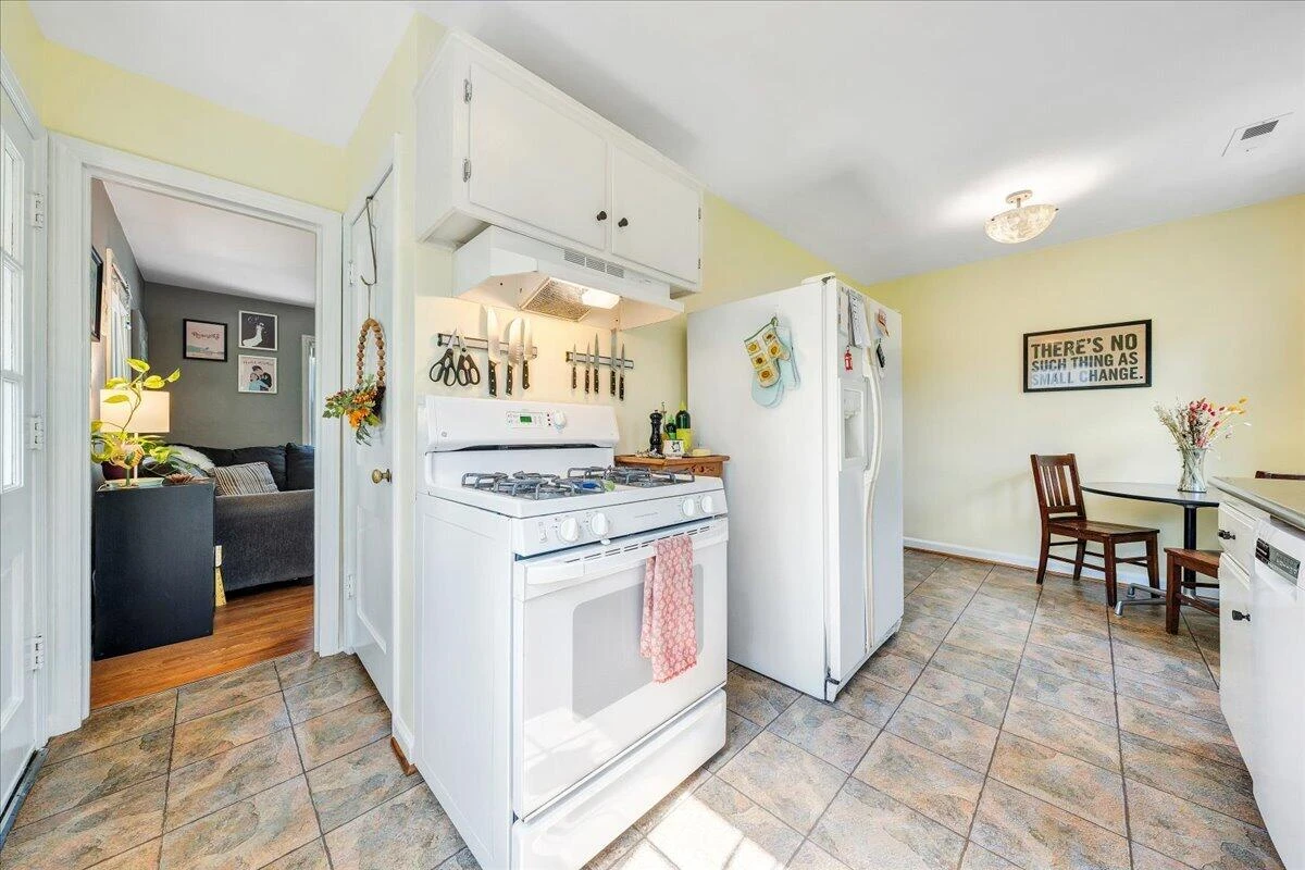 2519 Windsor AVE SW - Photo 17