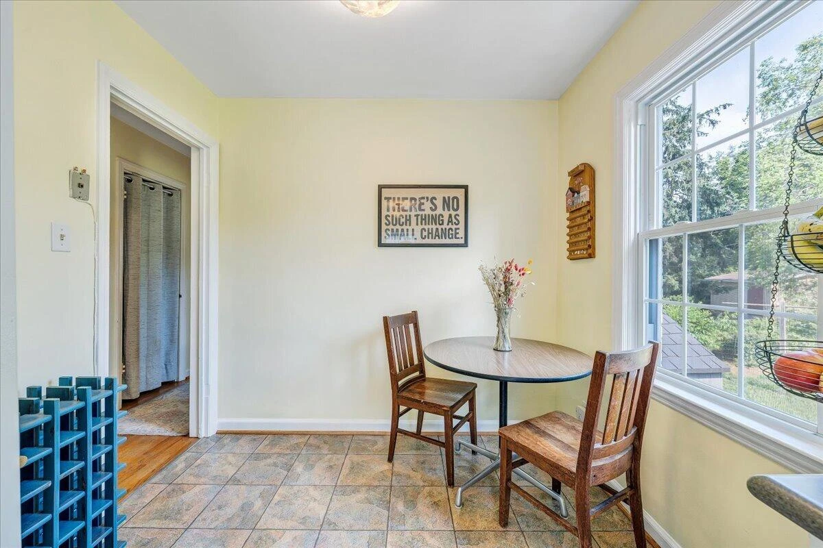 2519 Windsor AVE SW - Photo 20
