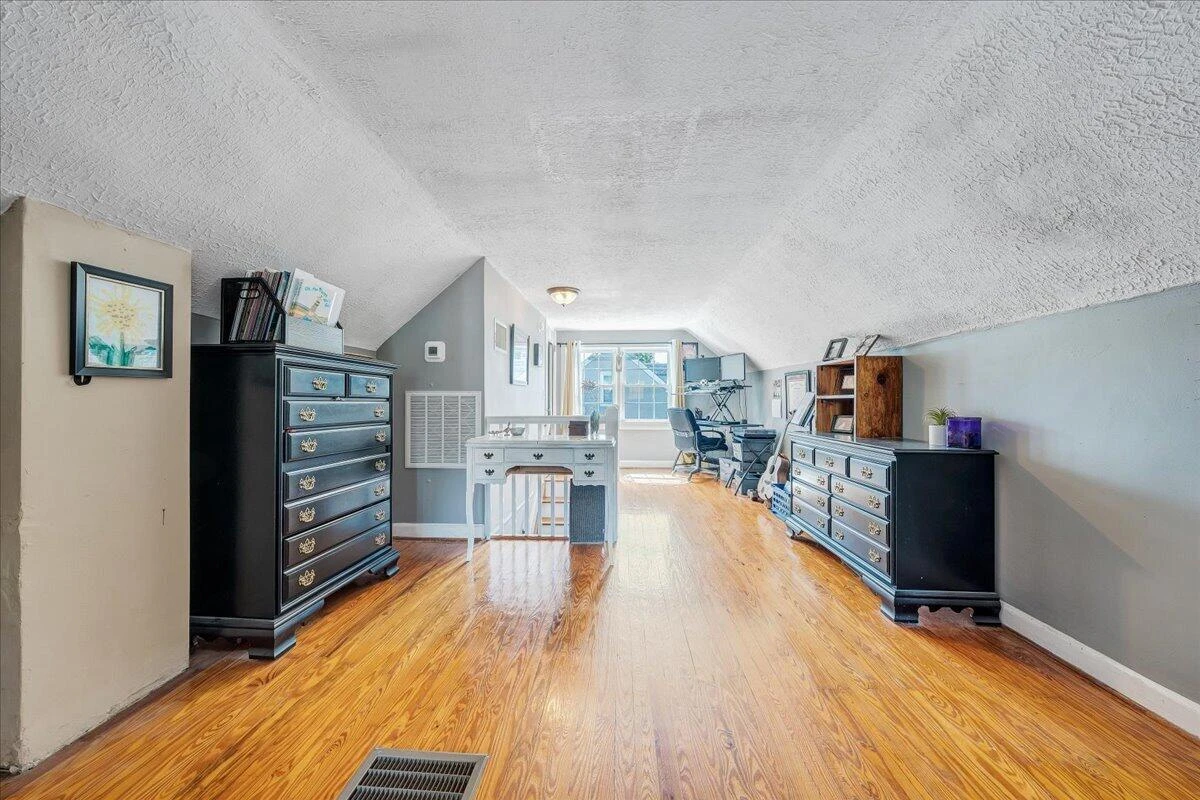 2519 Windsor AVE SW - Photo 31