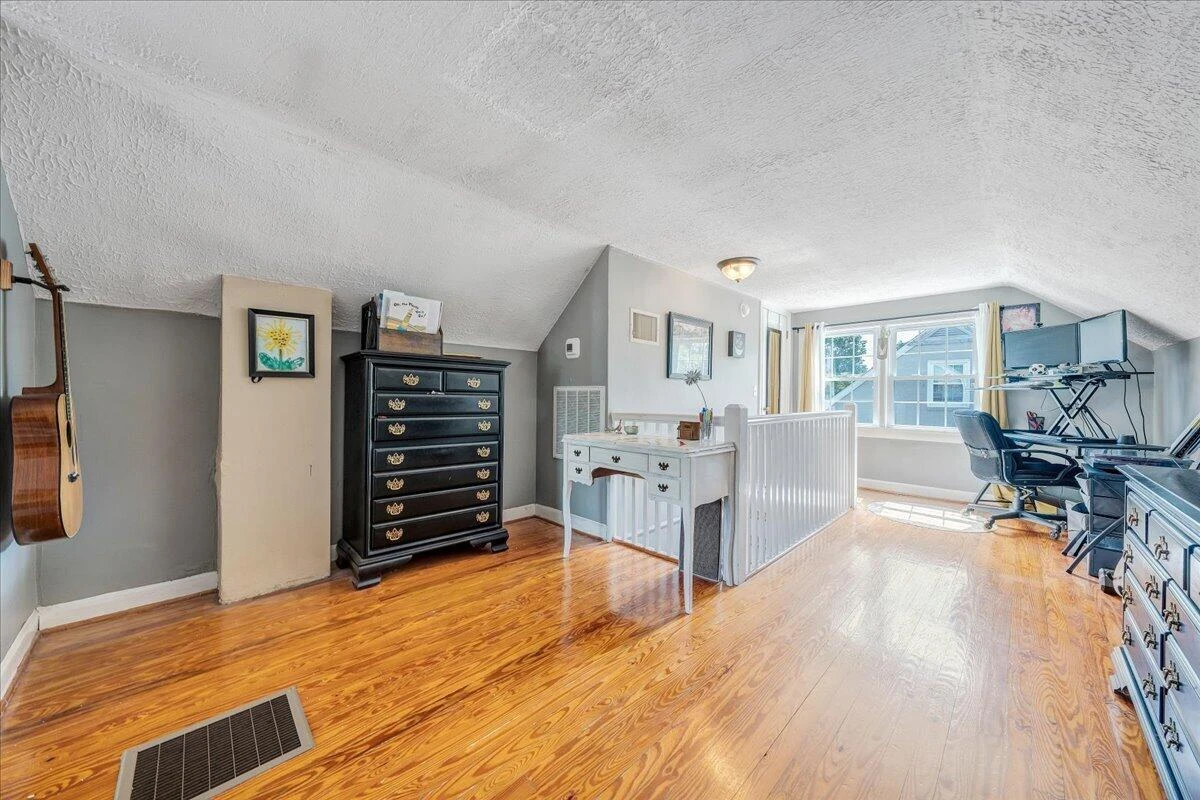 2519 Windsor AVE SW - Photo 32