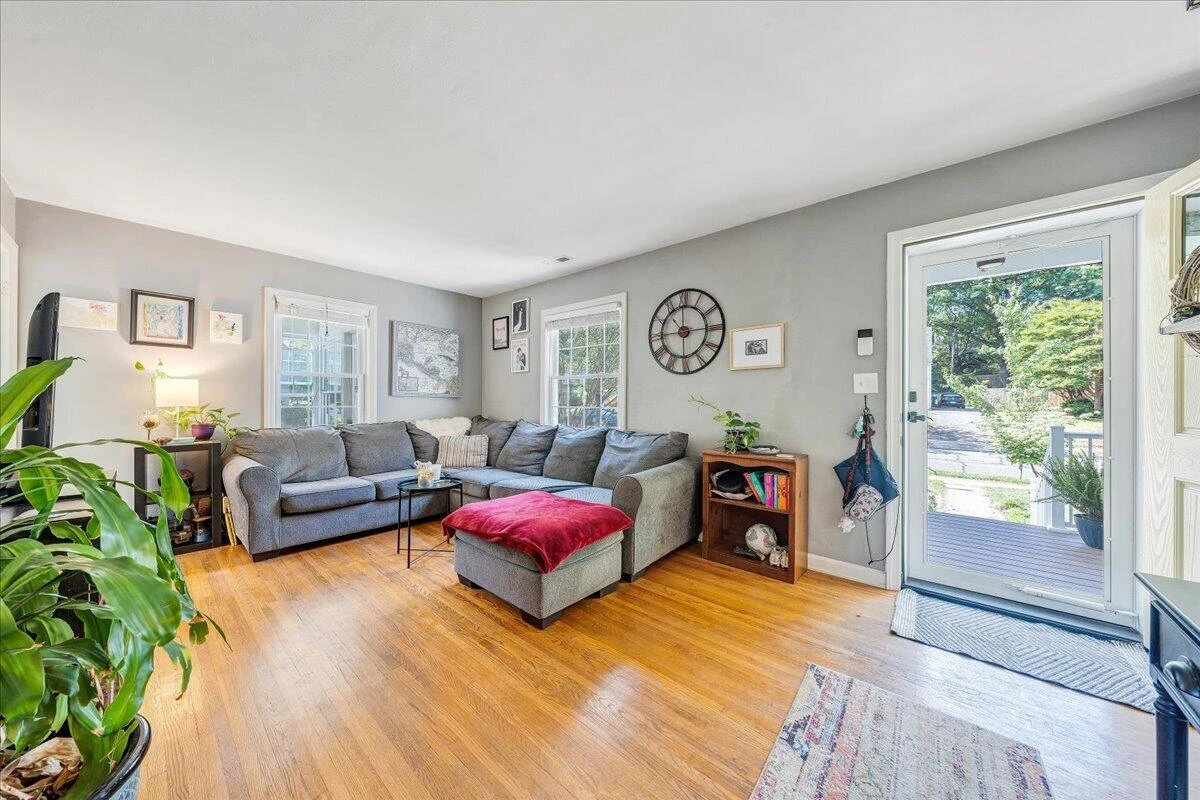 2519 Windsor AVE SW - Photo 6