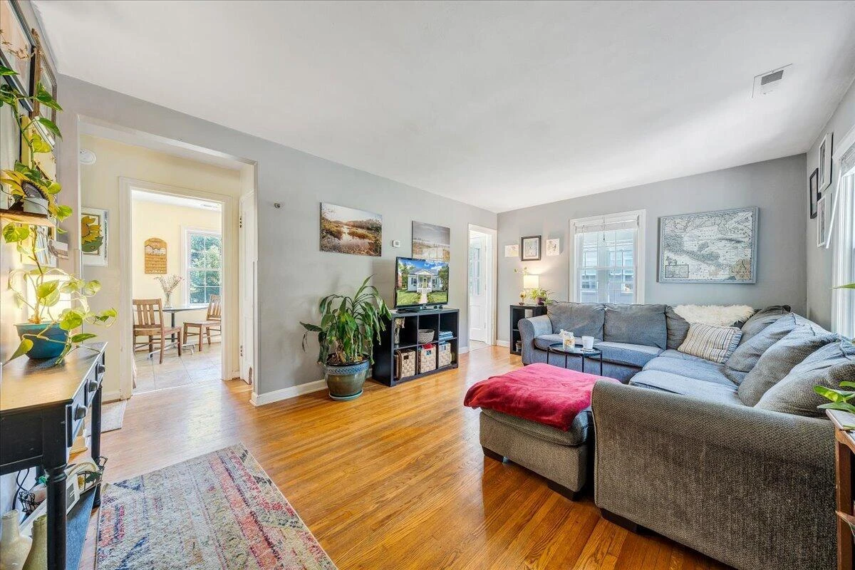 2519 Windsor AVE SW - Photo 7