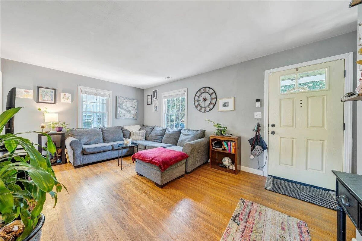 2519 Windsor AVE SW - Photo 8