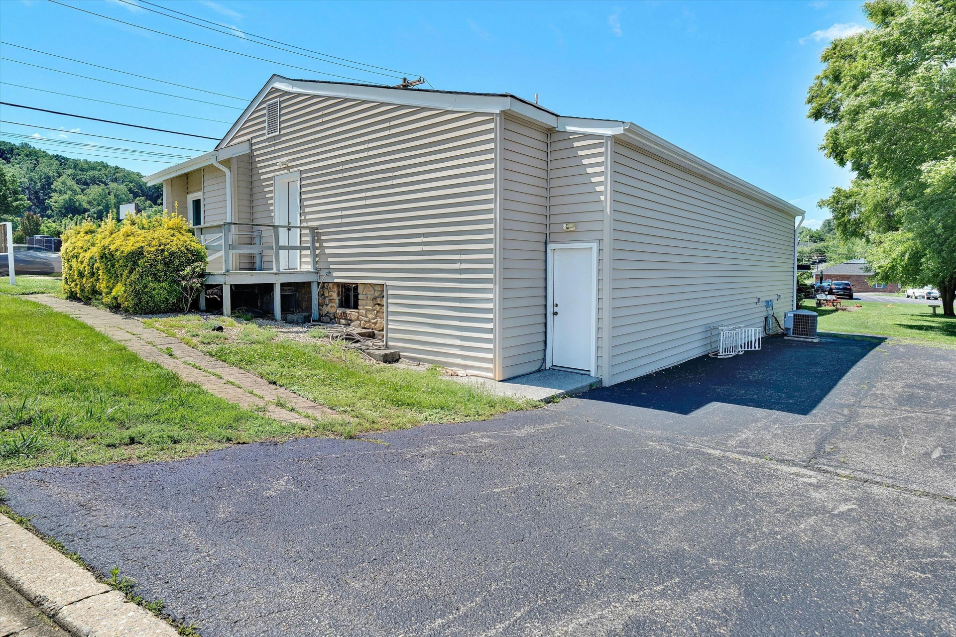 365 TANYARD RD - Photo 4