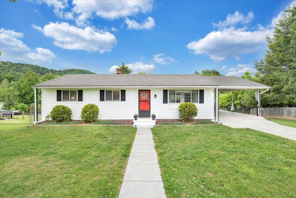 124 Dawnridge LN