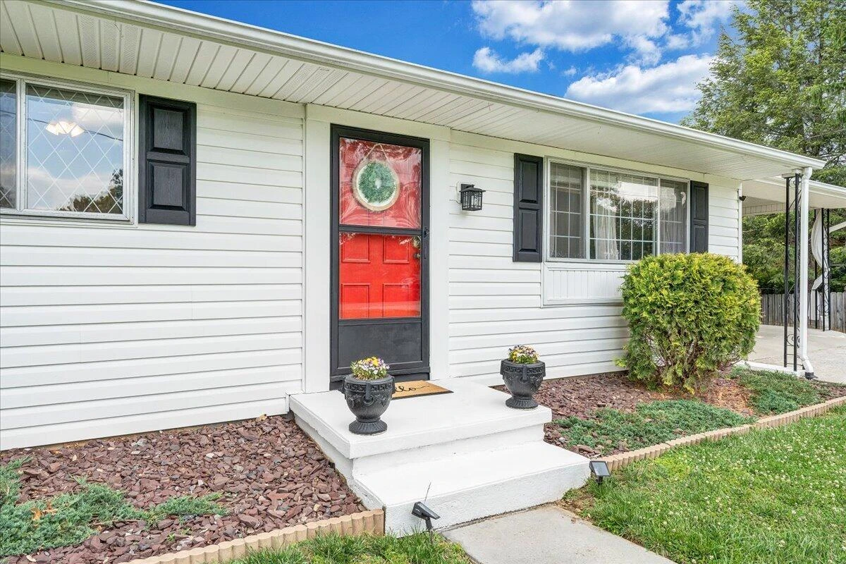 124 Dawnridge LN - Photo 2