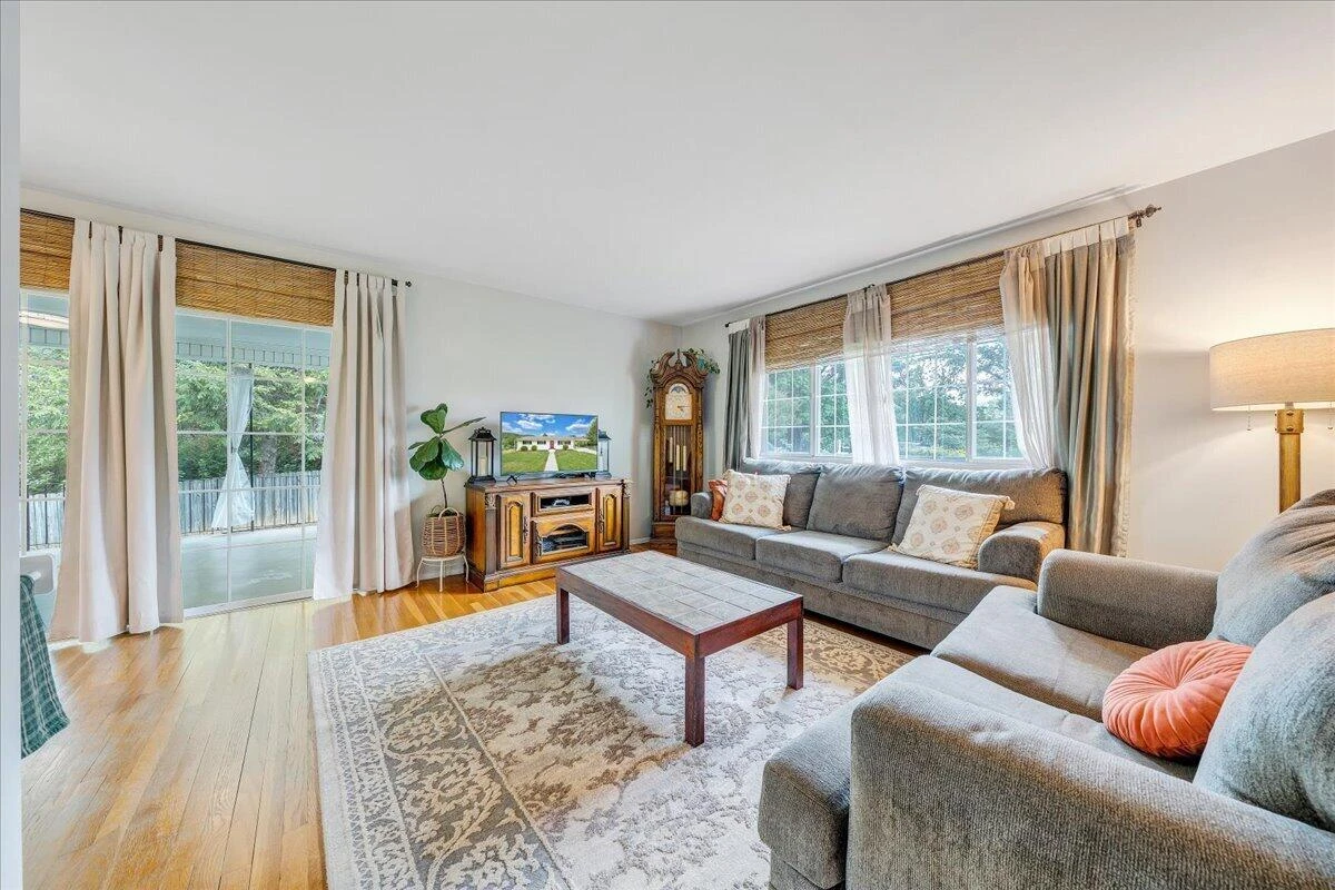 124 Dawnridge LN - Photo 5