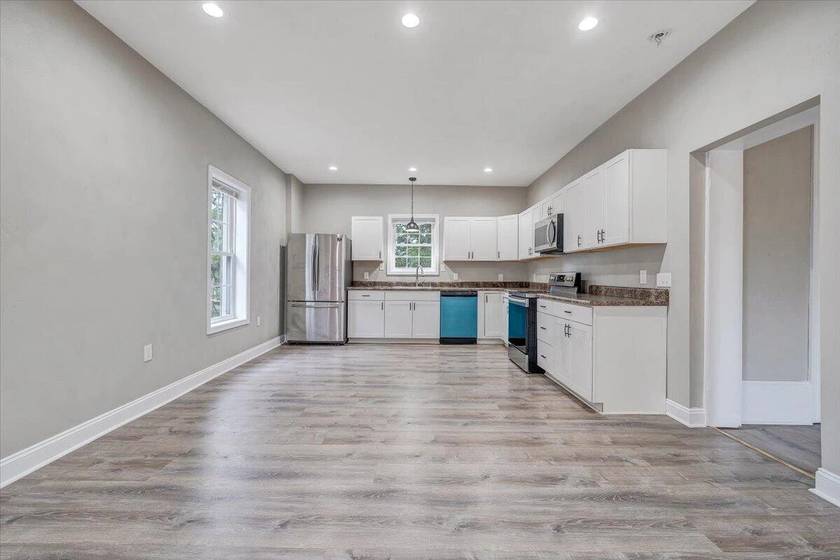 901 6Th ST SE - Photo 12