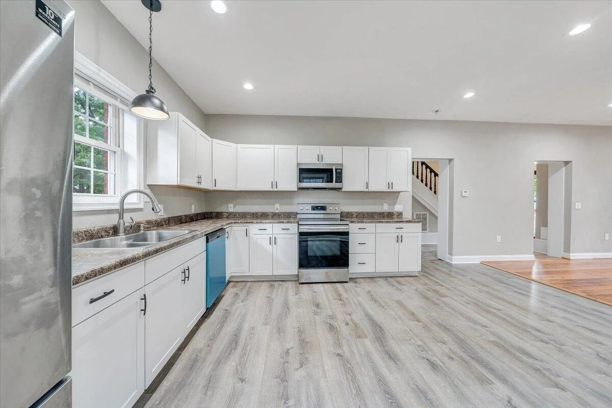 901 6Th ST SE - Photo 15