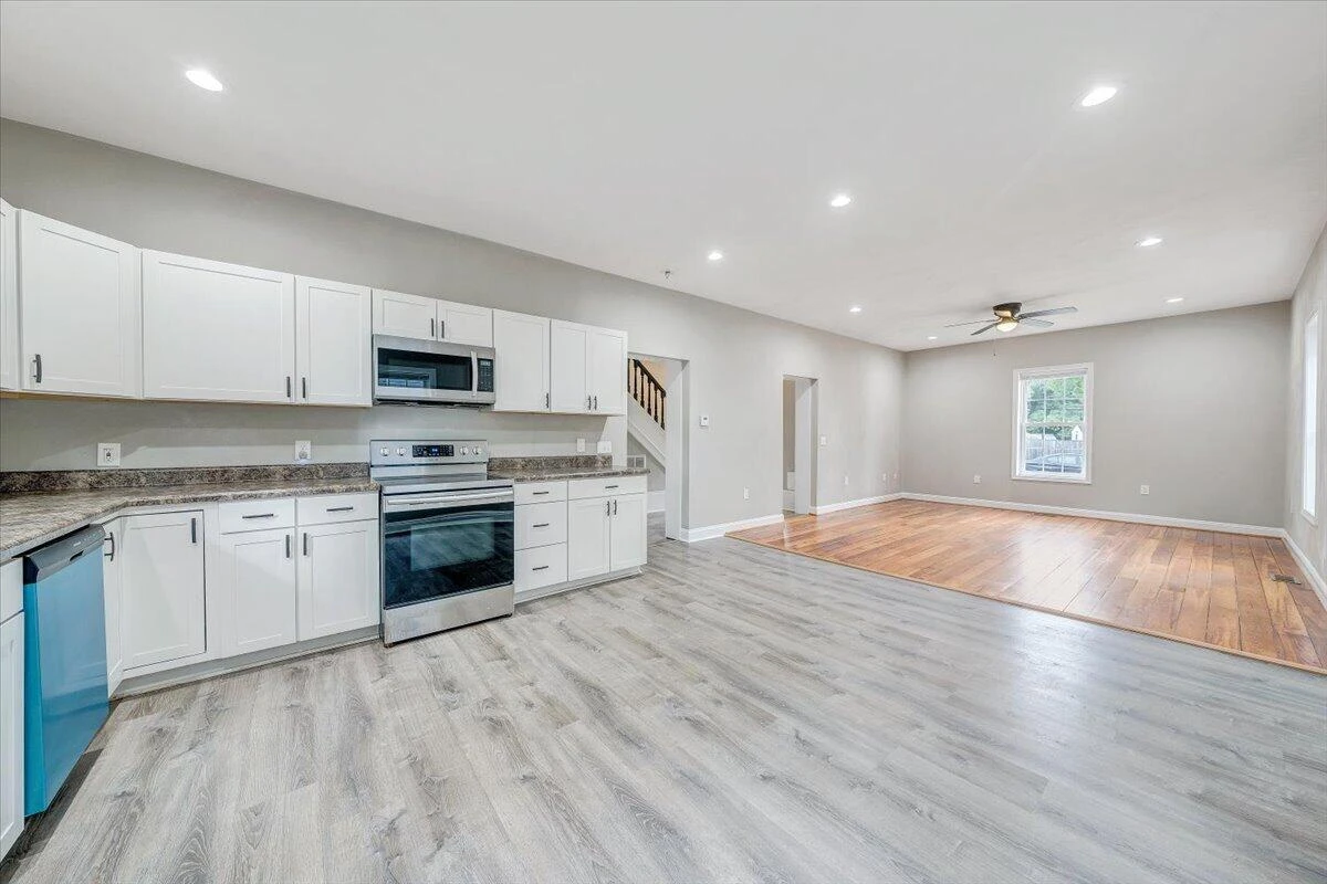 901 6Th ST SE - Photo 16