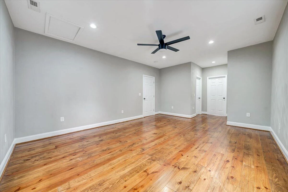901 6Th ST SE - Photo 22