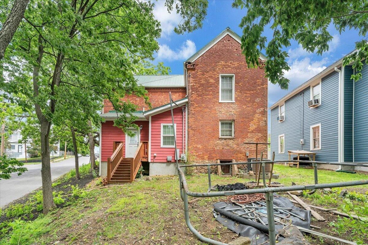 901 6Th ST SE - Photo 34