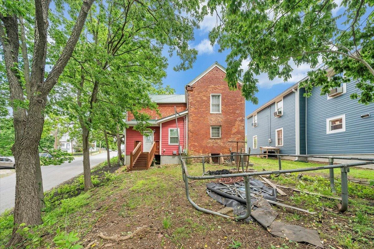 901 6Th ST SE - Photo 35