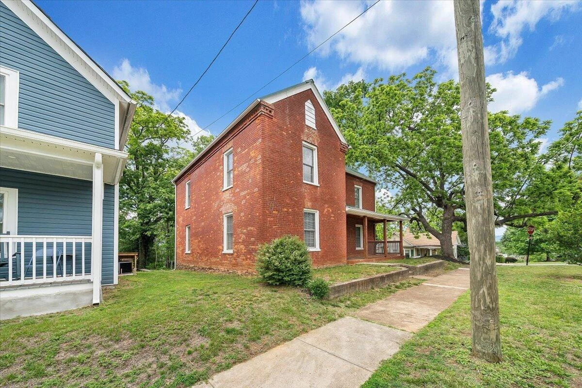 901 6Th ST SE - Photo 38