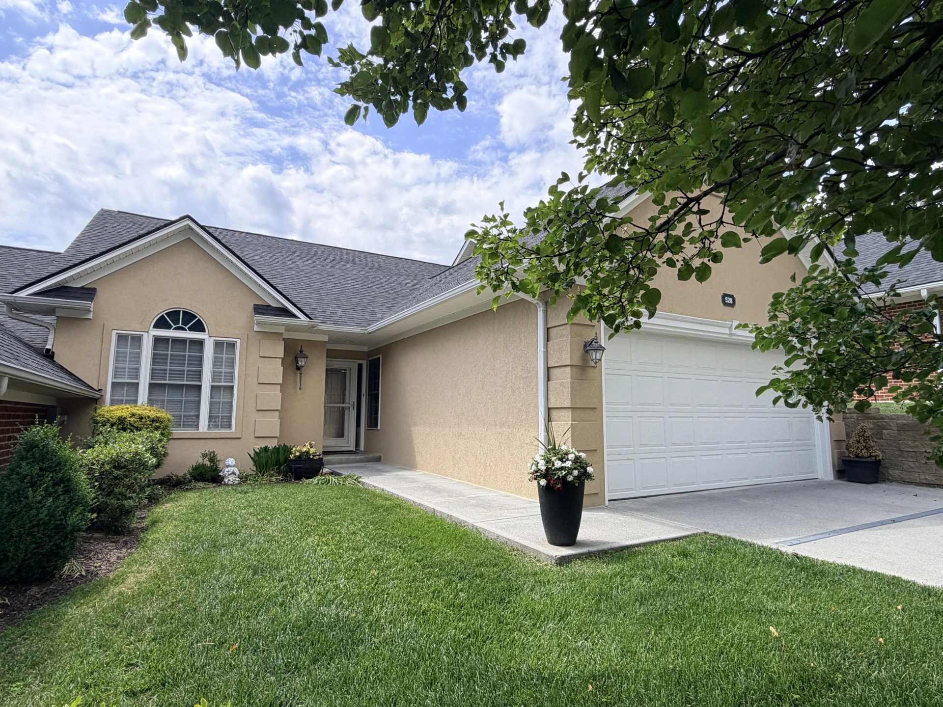 528 Deer Ridge LN