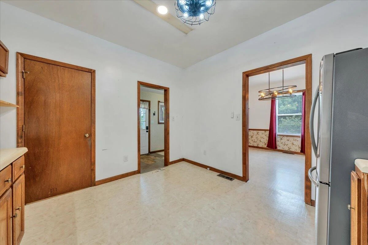 640 Mountain AVE SE - Photo 11