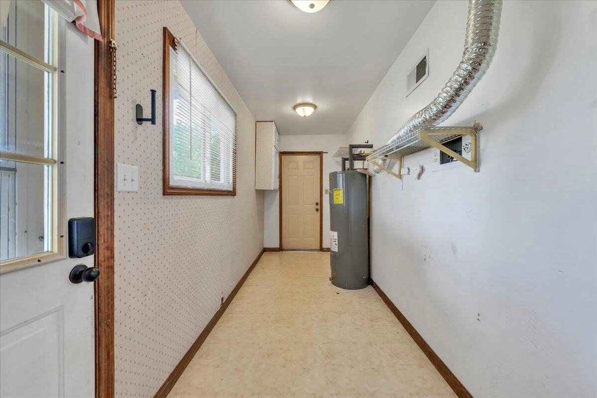 640 Mountain AVE SE - Photo 12