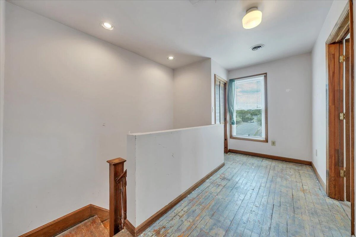640 Mountain AVE SE - Photo 14