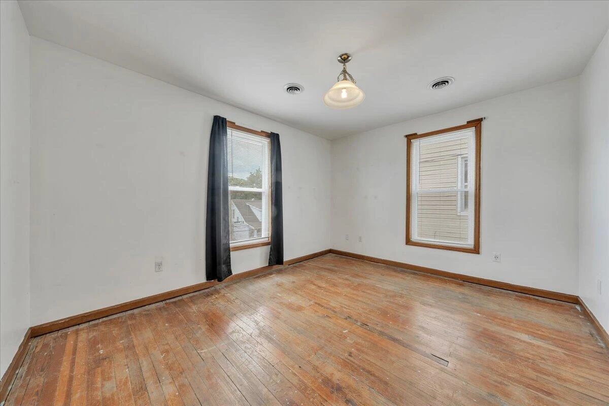 640 Mountain AVE SE - Photo 15