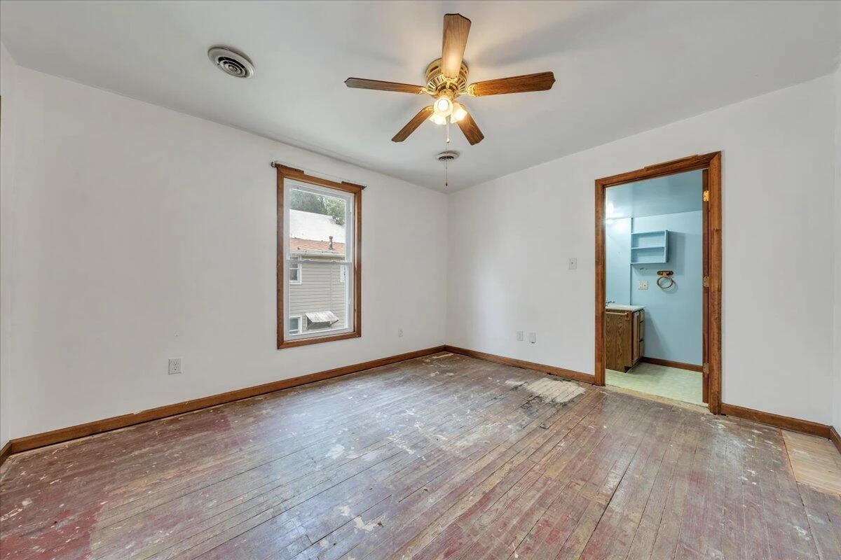 640 Mountain AVE SE - Photo 16