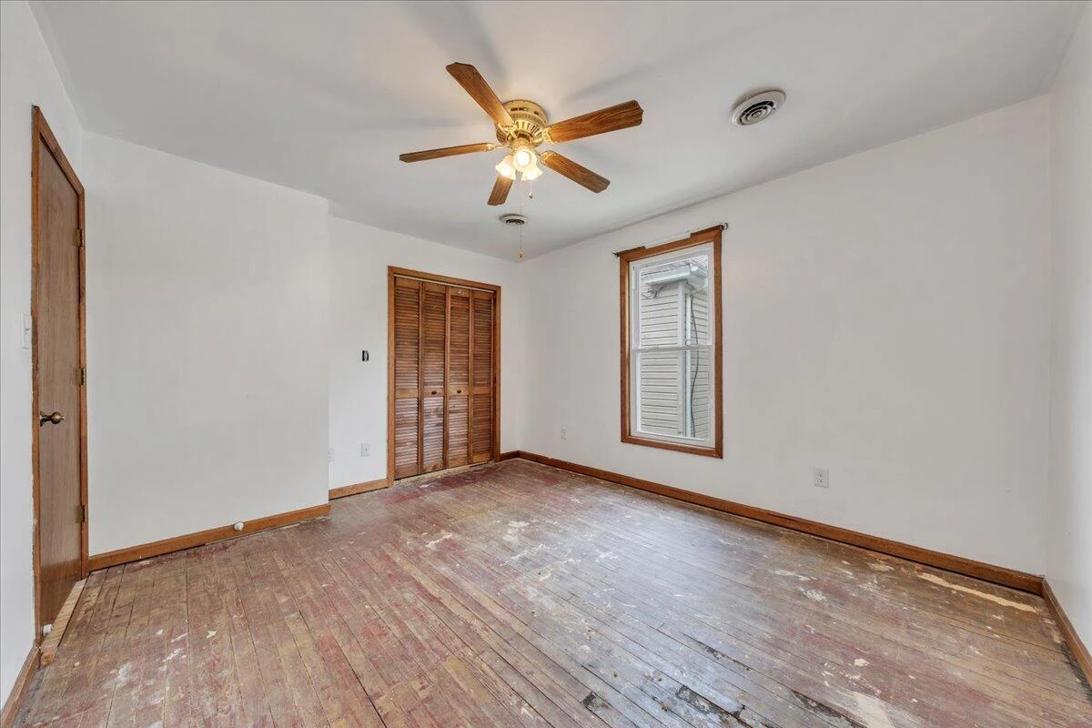 640 Mountain AVE SE - Photo 17