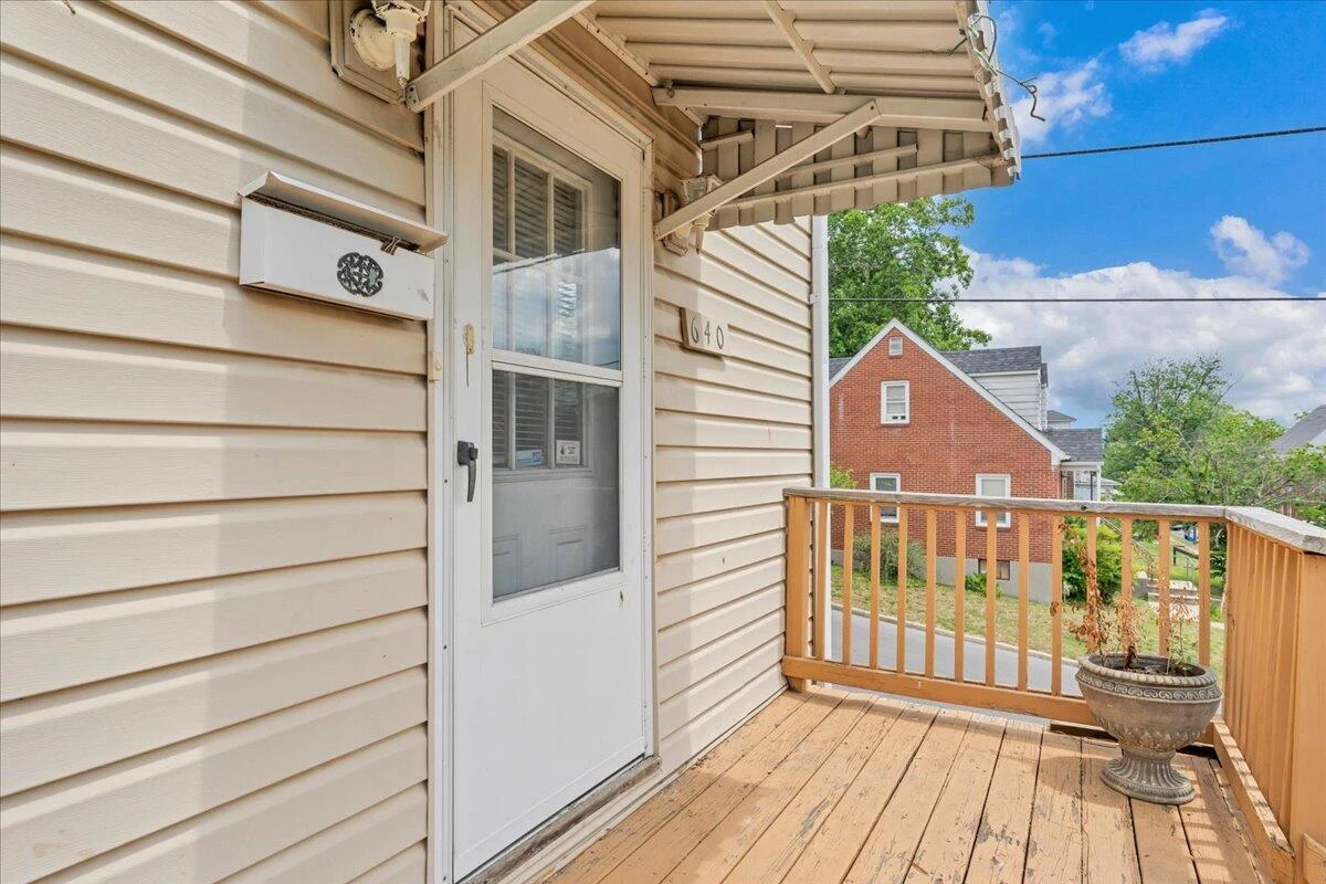 640 Mountain AVE SE - Photo 2