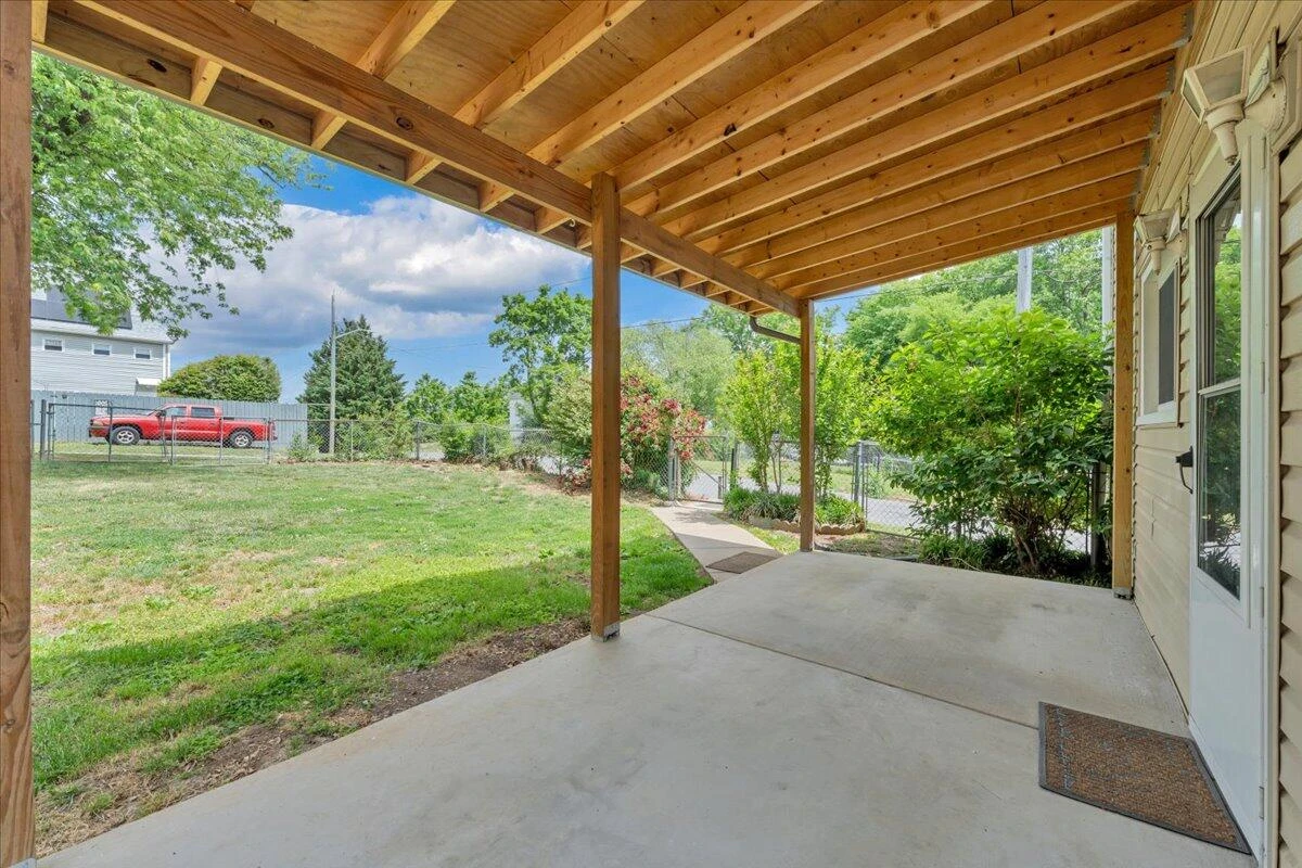 640 Mountain AVE SE - Photo 24