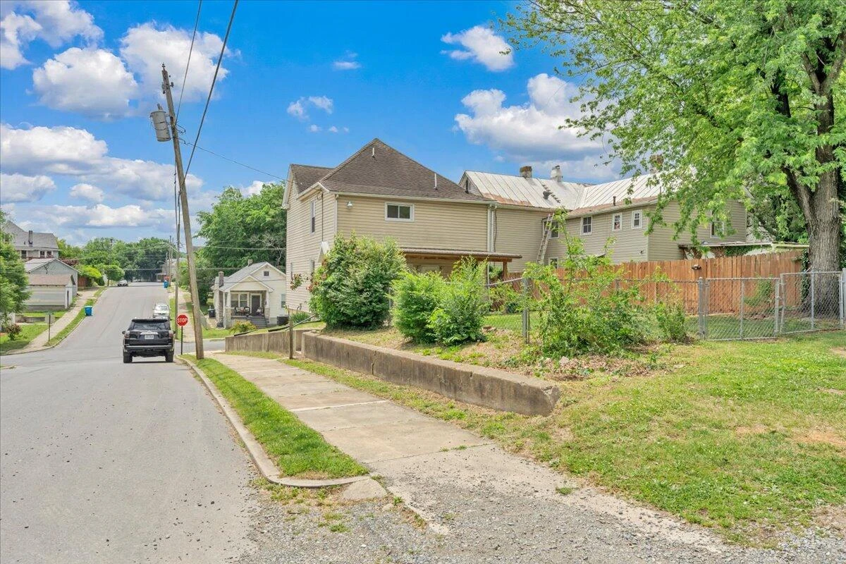 640 Mountain AVE SE - Photo 29