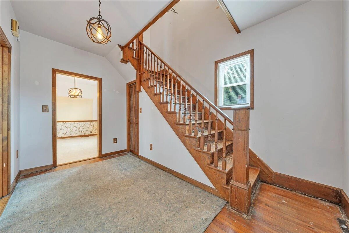 640 Mountain AVE SE - Photo 3
