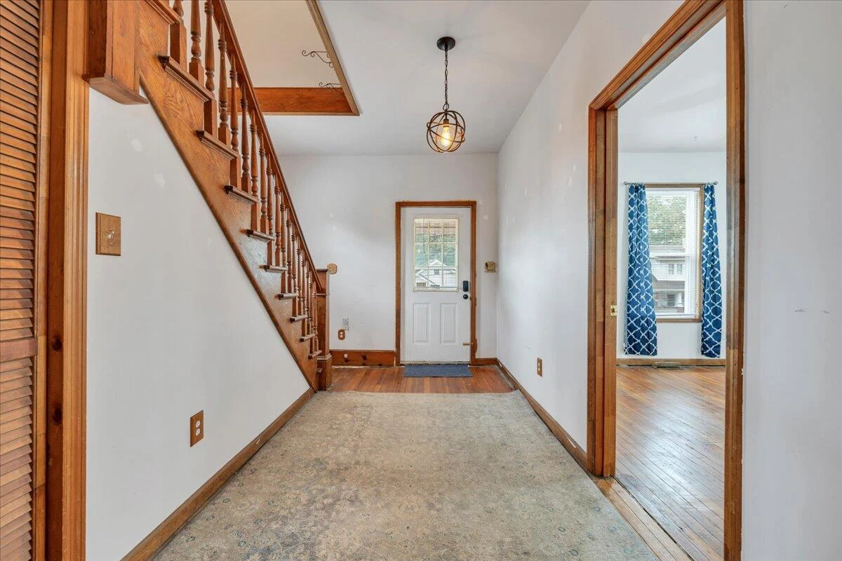 640 Mountain AVE SE - Photo 4