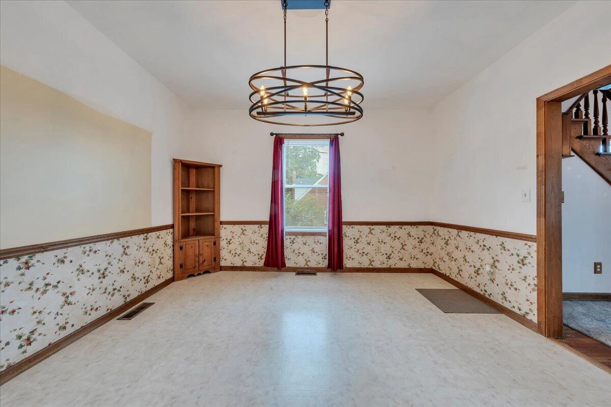 640 Mountain AVE SE - Photo 8