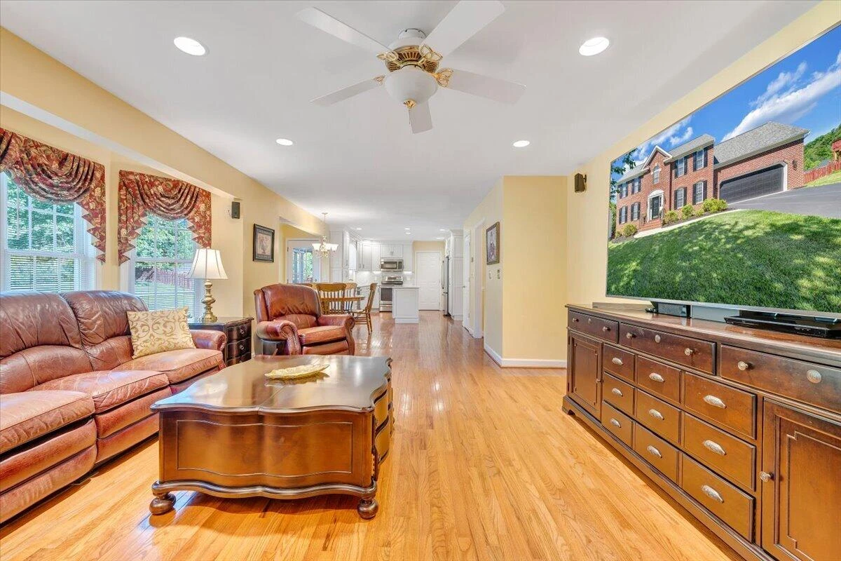 6204 Sandhurst DR - Photo 27