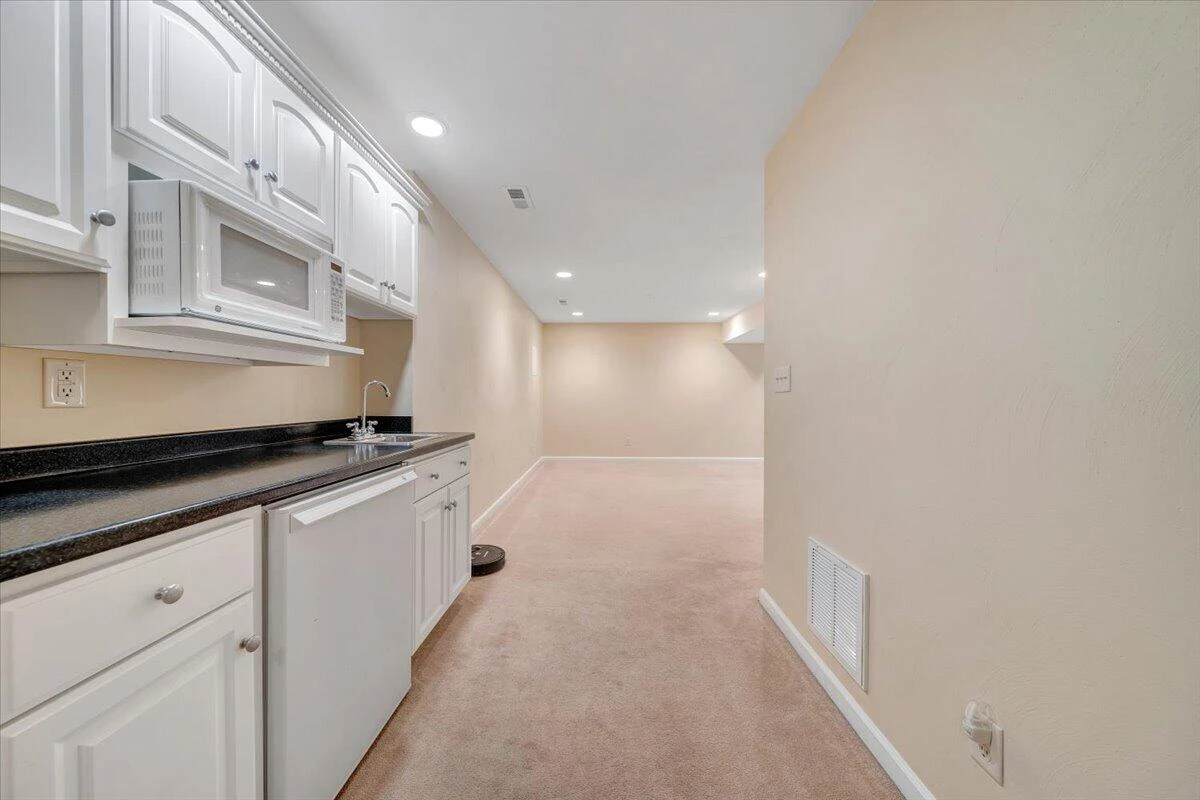 6204 Sandhurst DR - Photo 53