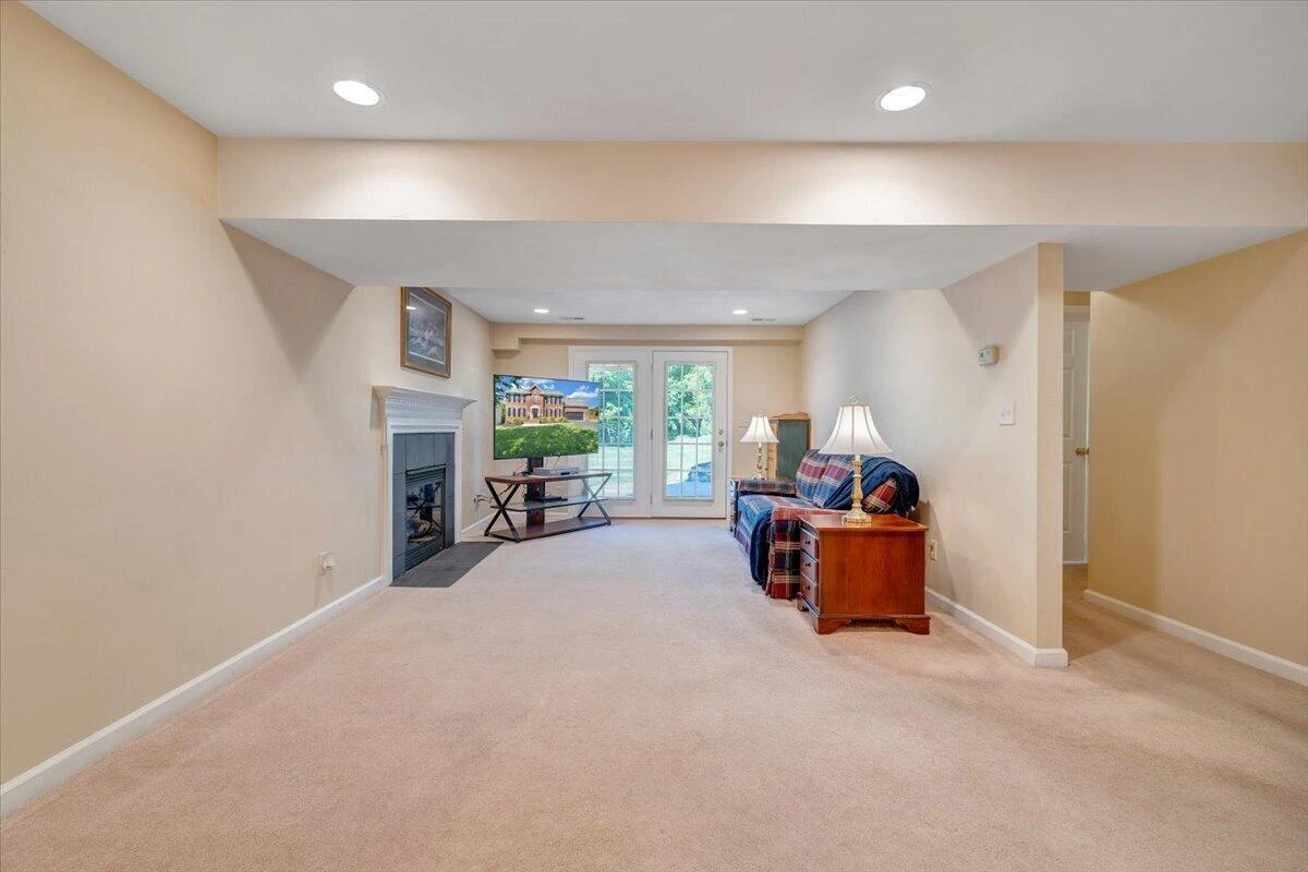 6204 Sandhurst DR - Photo 57