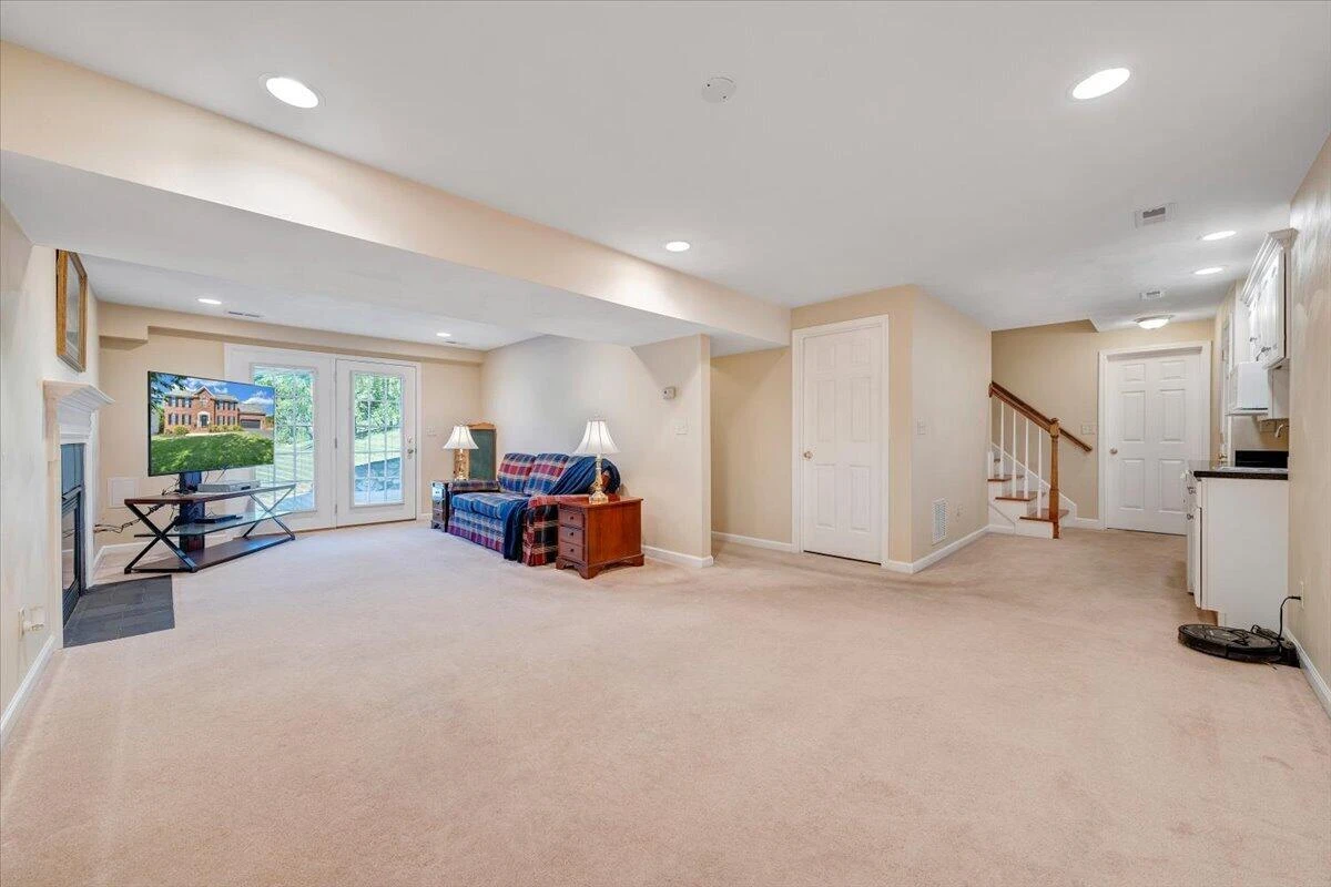 6204 Sandhurst DR - Photo 58