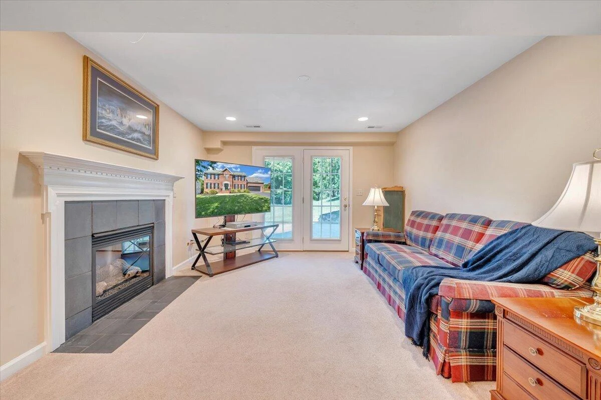 6204 Sandhurst DR - Photo 59
