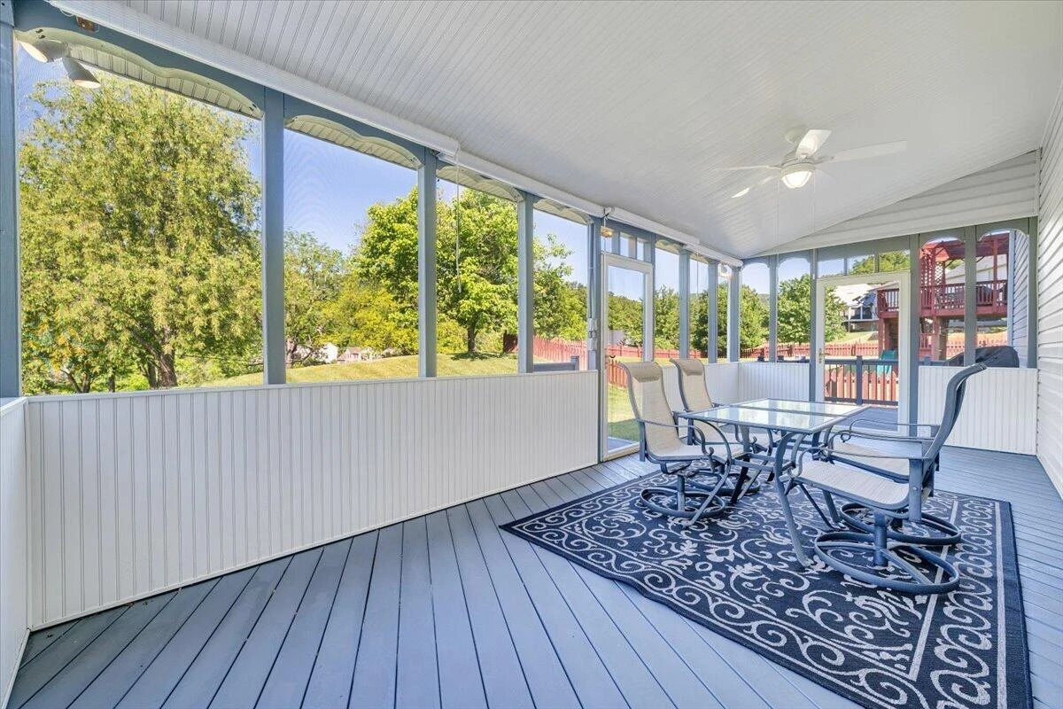 6204 Sandhurst DR - Photo 68