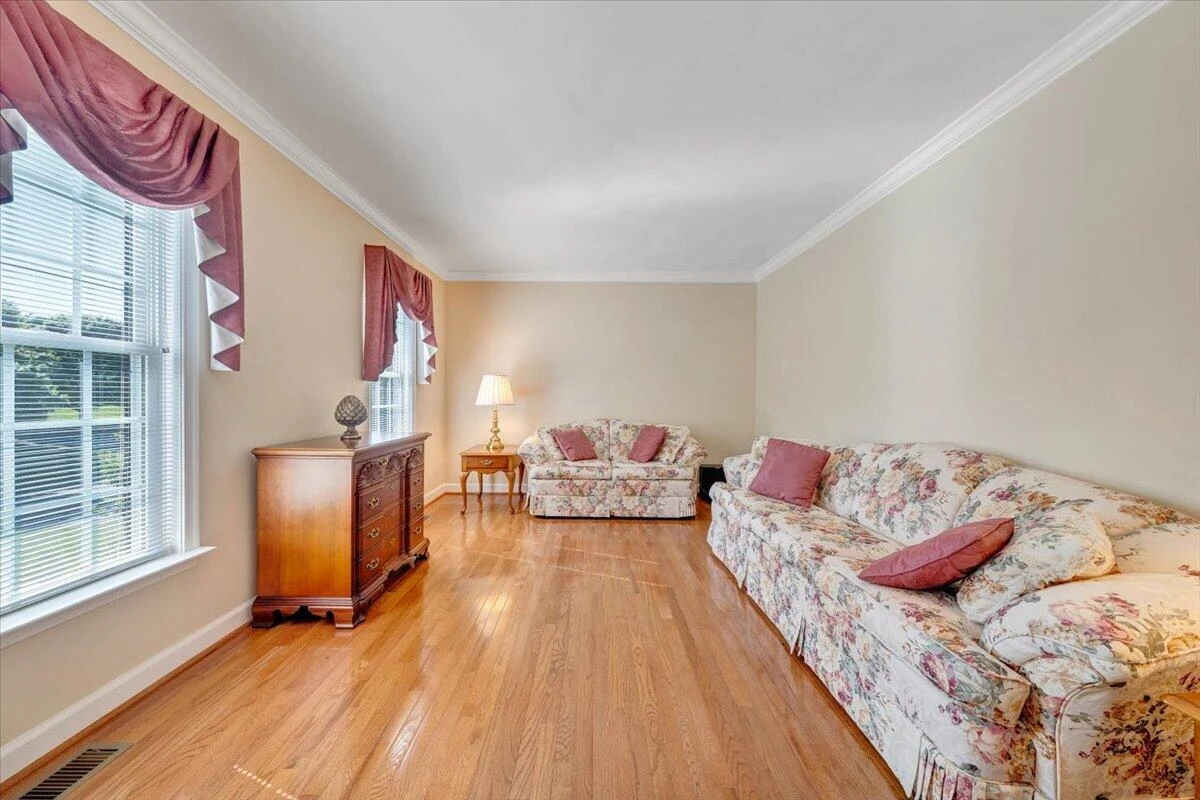 6204 Sandhurst DR - Photo 7