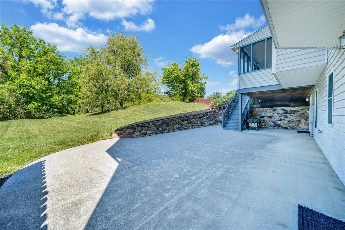 6204 Sandhurst DR - Photo 75