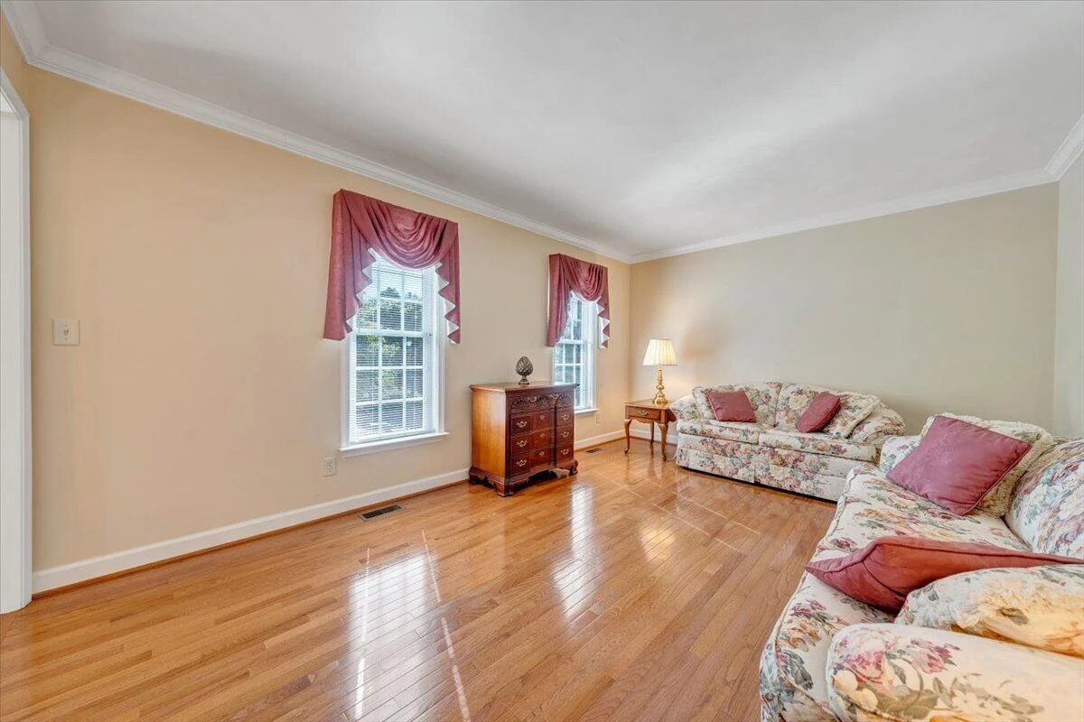 6204 Sandhurst DR - Photo 8