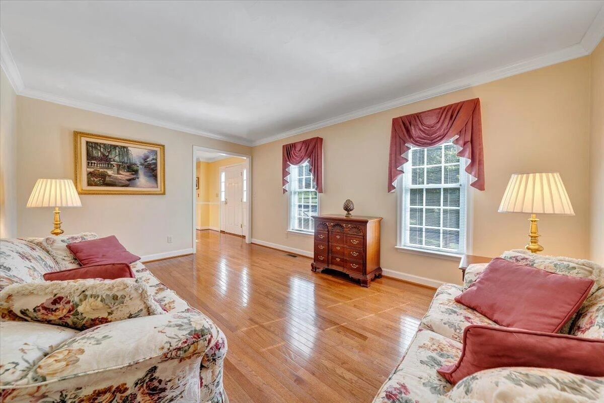 6204 Sandhurst DR - Photo 9