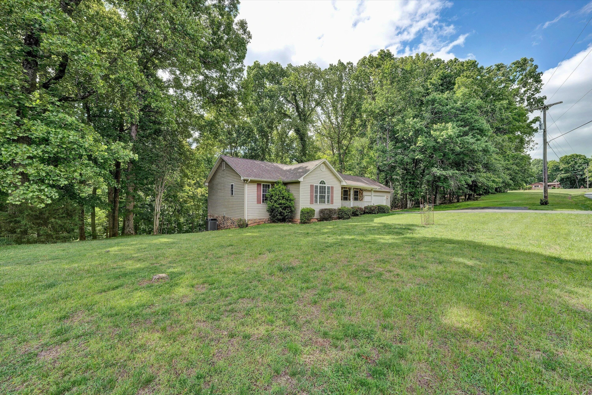 410 Middle Valley RD - Photo 2