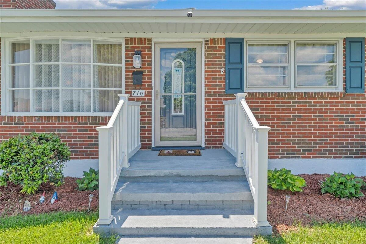 710 Anchor DR - Photo 3