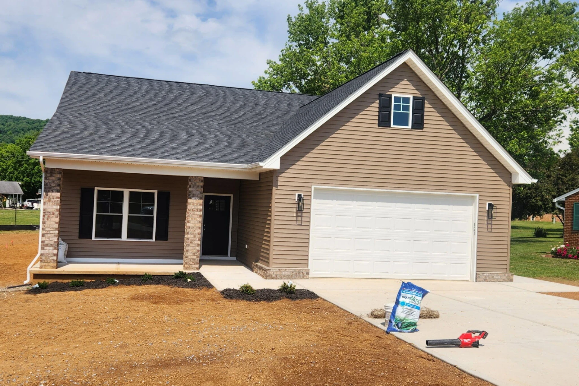 121 Murray DR