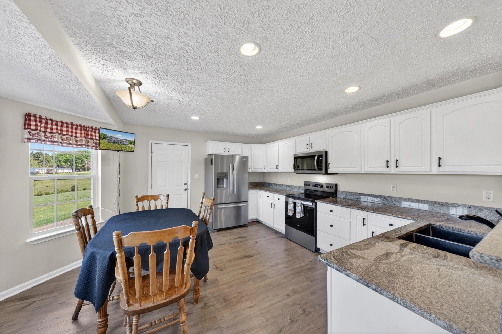 1633 Pilot Mountain RD - Photo 2